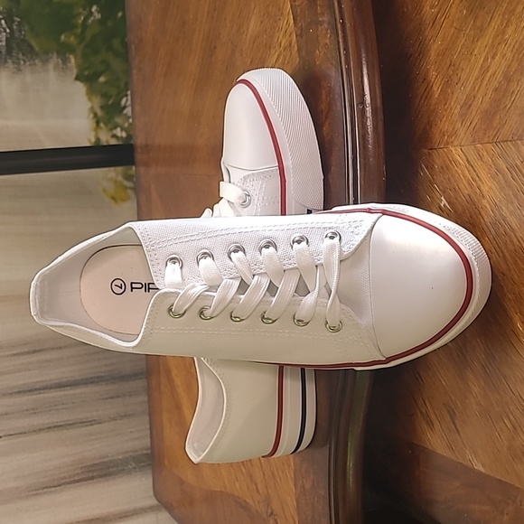 New! Pipadu Womens 7 classic white athletic canvas low top sneakers - Picture 1 of 8